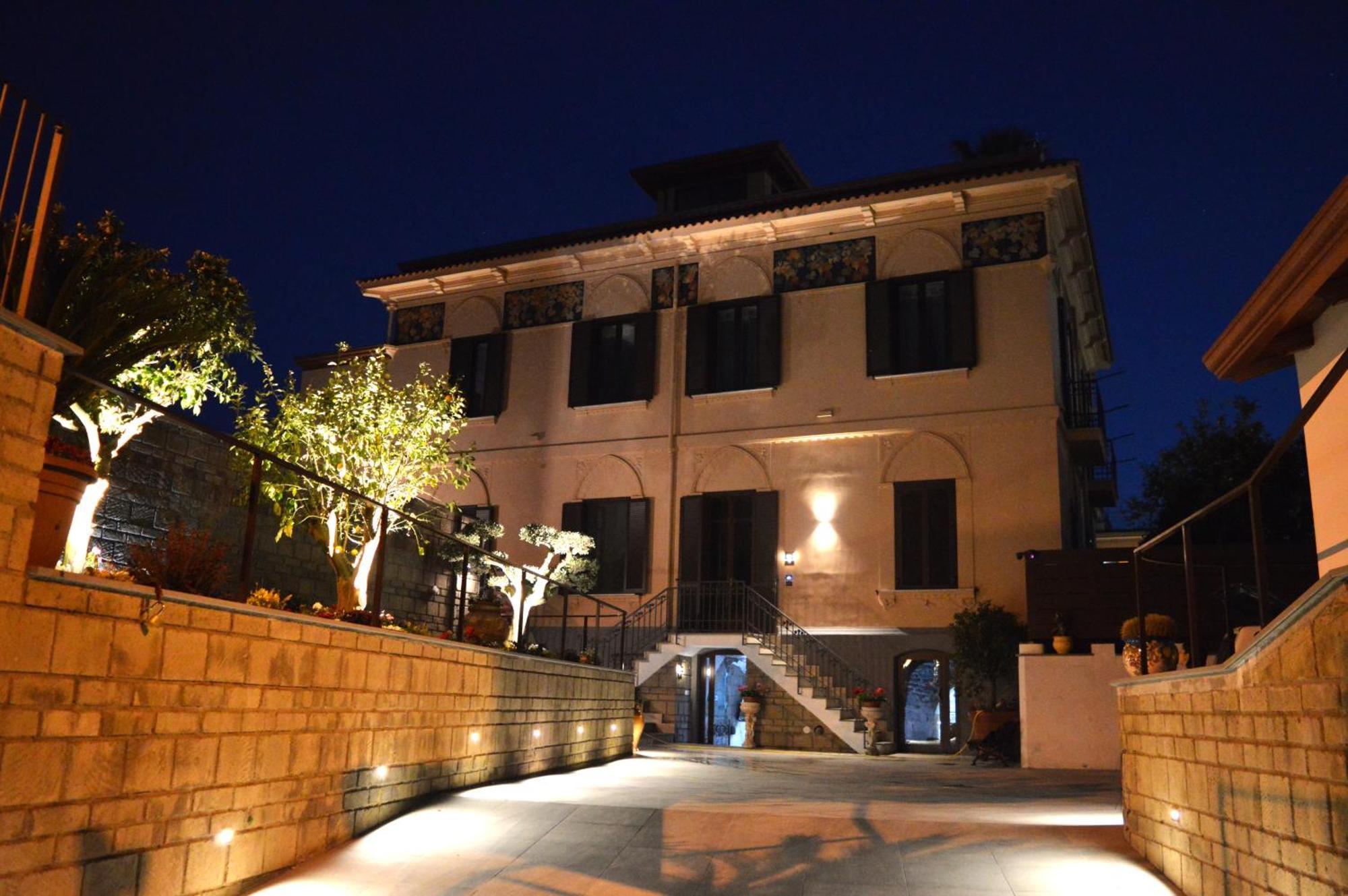 Villa Agostino Luxury B&B 비코에쿠엔세 외부 사진