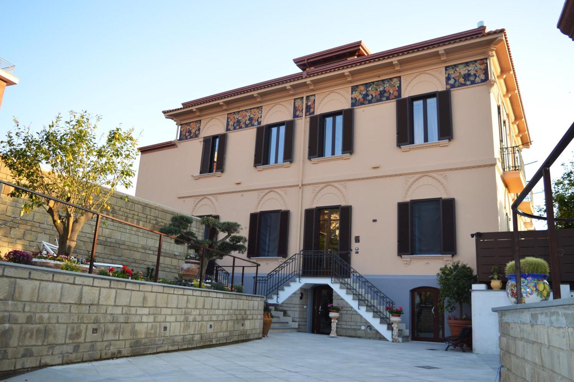 Villa Agostino Luxury B&B 비코에쿠엔세 외부 사진