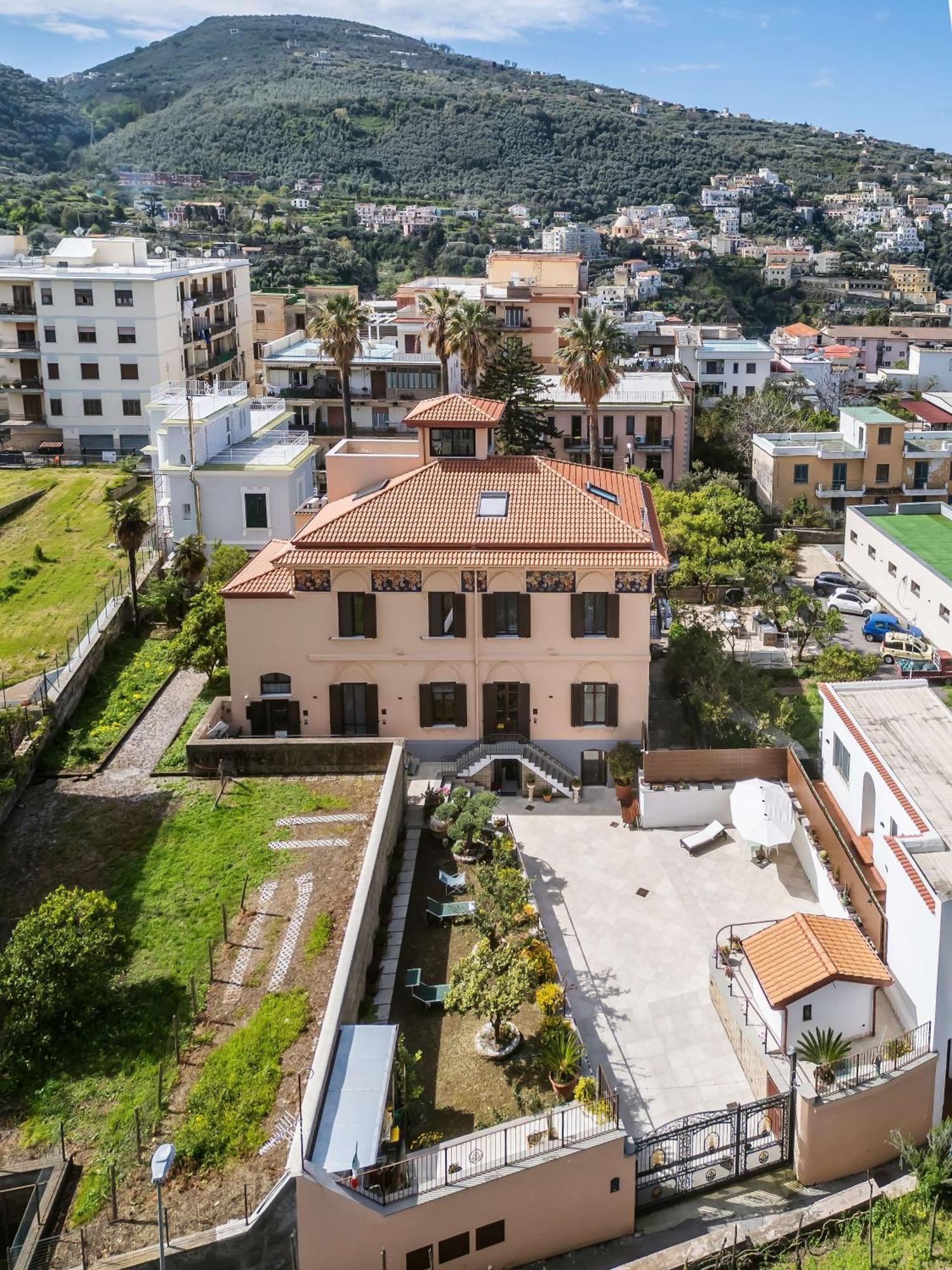 Villa Agostino Luxury B&B 비코에쿠엔세 외부 사진