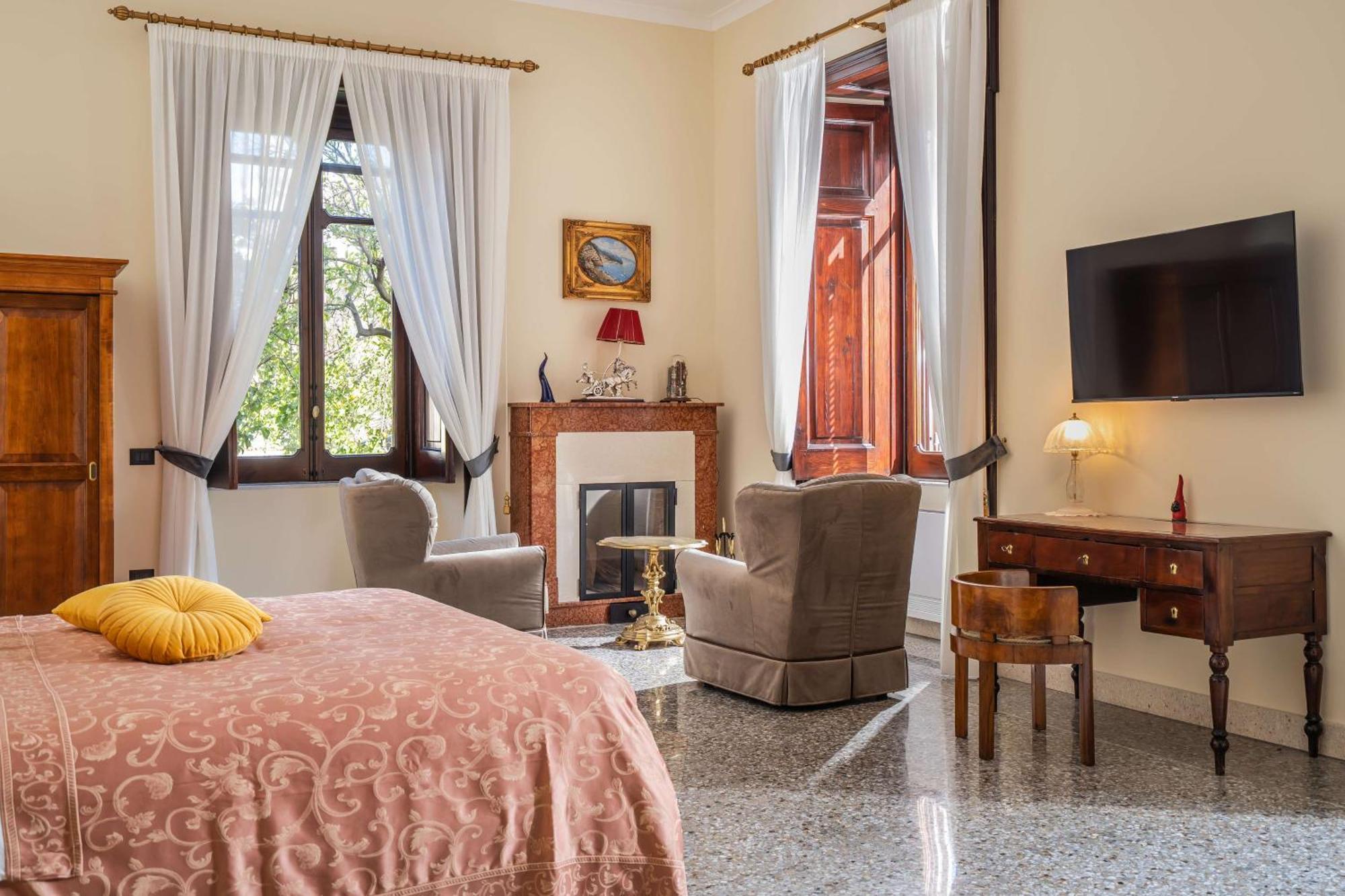 Villa Agostino Luxury B&B 비코에쿠엔세 객실 사진